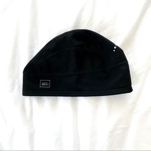 REI | Mountain Hardware Black Beanie